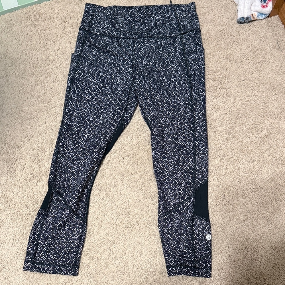LULULEMON black and White Patterned Leggings
